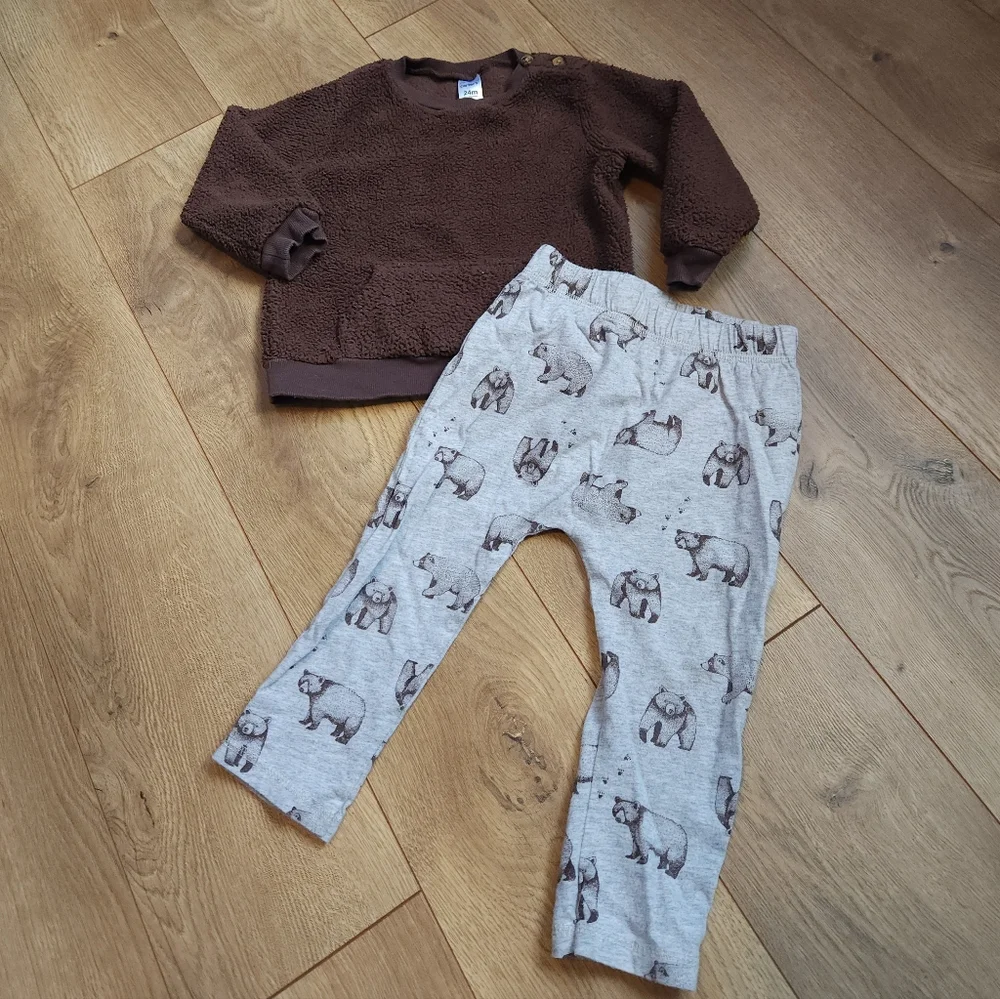 24m Boys Carter's Bear Outfit - Picture 2 of 3